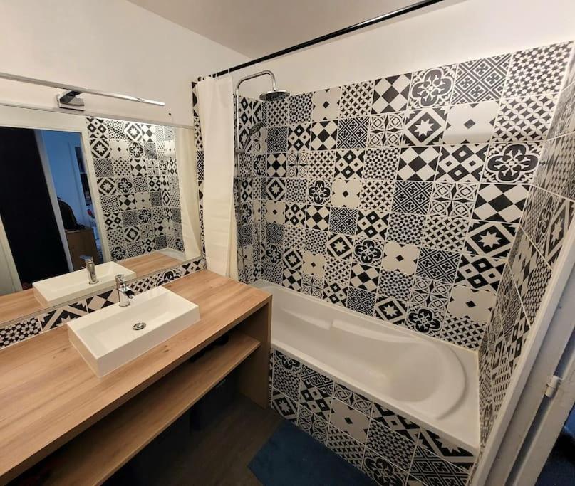 Appartement Avec Jardinet Le Petit-Quevilly Esterno foto